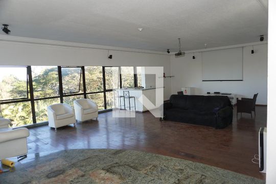 Sala de TV de casa de condomínio para alugar com 6 quartos, 3000m² em Jardim Iolanda, Embu das Artes