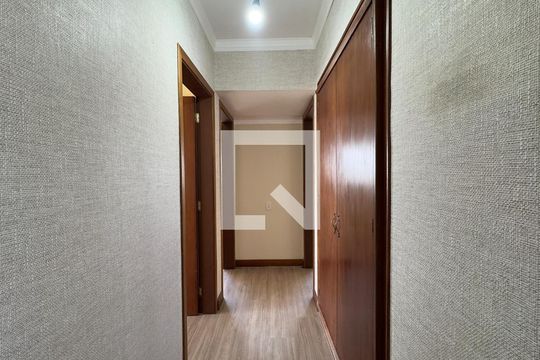 Corredor de apartamento para alugar com 3 quartos, 136m² em Centro, Pelotas