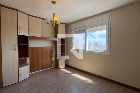 Quarto de apartamento para alugar com 3 quartos, 136m² em Centro, Pelotas