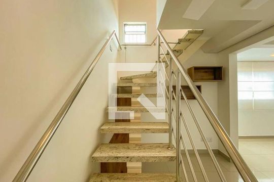 Apartamento para alugar com 4 quartos, 200m² em Santa Mônica, Uberlândia