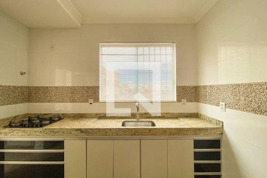 Apartamento para alugar com 4 quartos, 200m² em Santa Mônica, Uberlândia