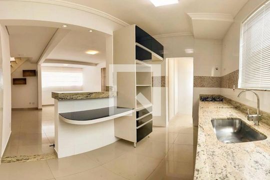 Apartamento para alugar com 4 quartos, 200m² em Santa Mônica, Uberlândia