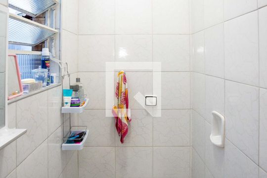 Banheiro da Suíte de casa à venda com 4 quartos, 100m² em Centro, Diadema