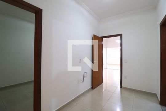 Hall dos Quartos de casa para alugar com 3 quartos, 250m² em Brasil, Uberlândia