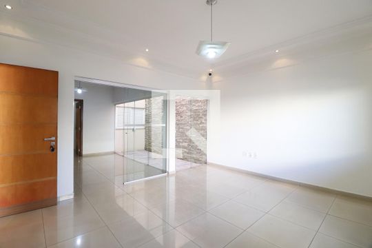 Sala de casa para alugar com 3 quartos, 250m² em Brasil, Uberlândia