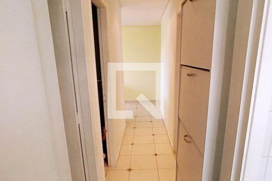 Corredor de apartamento para alugar com 2 quartos, 46m² em Santo Amaro, São Paulo