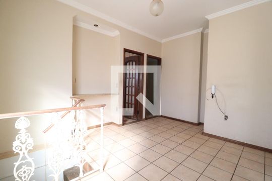 Sala 2 de casa para alugar com 3 quartos, 280m² em Pampulha, Uberlândia