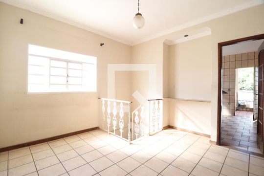Sala 2 de casa para alugar com 3 quartos, 280m² em Pampulha, Uberlândia