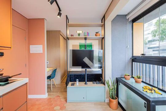 Sala/Cozinha de apartamento à venda com 1 quarto, 23m² em Vila Madalena, São Paulo