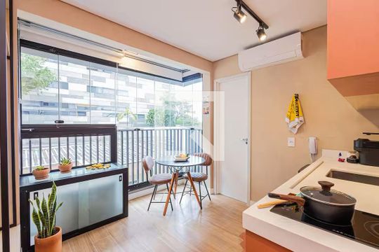 Sala/Cozinha de apartamento à venda com 1 quarto, 23m² em Vila Madalena, São Paulo