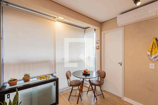Sala/Cozinha de apartamento à venda com 1 quarto, 23m² em Vila Madalena, São Paulo