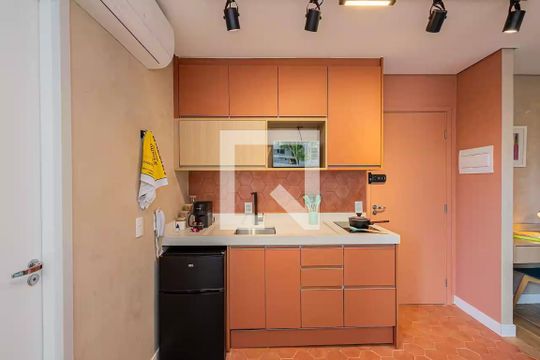 Sala/Cozinha de apartamento à venda com 1 quarto, 23m² em Vila Madalena, São Paulo