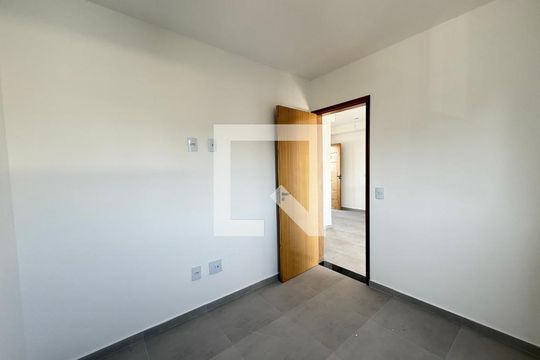 Apartamento para alugar com 2 quartos, 40m² em Vila Bertioga, São Paulo