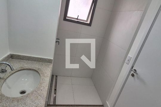Banheiro de apartamento à venda com 3 quartos, 132m² em Butantã, São Paulo
