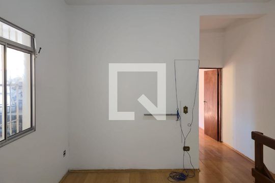 Sala de TV  de casa para alugar com 1 quarto, 30m² em Jardim Adriana, Guarulhos