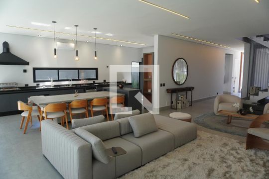 Sala de Estar de casa de condomínio à venda com 2 quartos, 330m² em Residencial Quatro (alphaville), Santana de Parnaíba