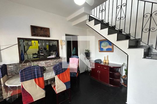 Sala de casa à venda com 2 quartos, 120m² em Bento Ribeiro, Rio de Janeiro