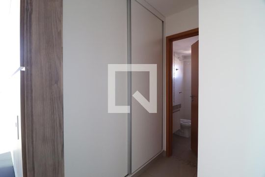 Quarto de apartamento para alugar com 1 quarto, 57m² em Saraiva, Uberlândia