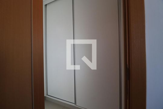 Quarto de apartamento para alugar com 1 quarto, 57m² em Saraiva, Uberlândia