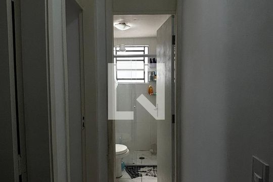 Corredor de apartamento à venda com 2 quartos, 54m² em Vila Lutécia, Santo André