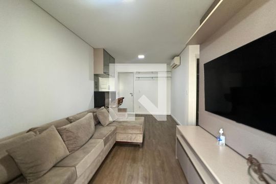 Apartamento para alugar com 2 quartos, 70m² em Empresarial 18 do Forte, Barueri