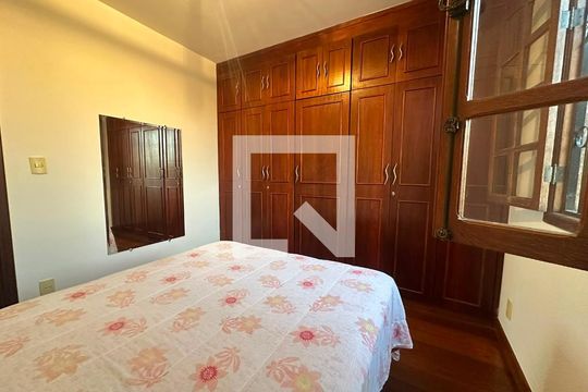 Quarto de casa para alugar com 3 quartos, 100m² em Planalto, Belo Horizonte