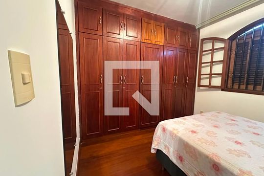 Quarto de casa para alugar com 3 quartos, 100m² em Planalto, Belo Horizonte