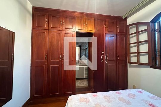 Quarto de casa para alugar com 3 quartos, 100m² em Planalto, Belo Horizonte