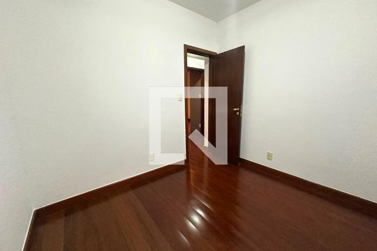 Quarto de casa para alugar com 3 quartos, 100m² em Planalto, Belo Horizonte