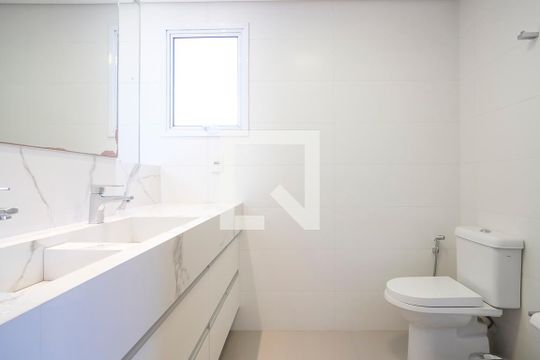 Banheiro da suíte 1 de apartamento à venda com 3 quartos, 142m² em Centro, São Caetano do Sul