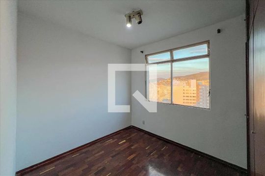 Quarto de apartamento para alugar com 2 quartos, 90m² em São Lucas, Belo Horizonte
