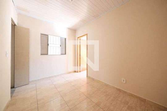 Quarto 2 de casa para alugar com 3 quartos, 120m² em Vila Ré, São Paulo