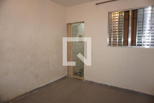 Quarto de casa para alugar com 1 quarto, 39m² em Vila Isis Cristina, Embu das Artes
