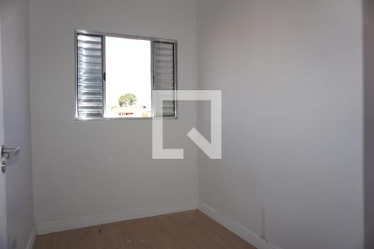 Quarto 1 de apartamento para alugar com 2 quartos, 40m² em Chácaras Caxingui, Embu das Artes