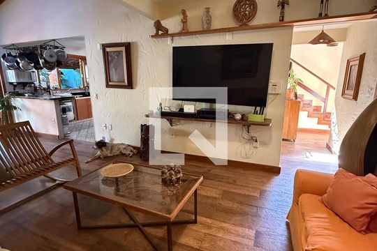 Sala de casa para alugar com 3 quartos, 300m² em Itaipu, Niterói