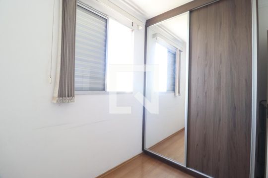 Quarto 1 de apartamento para alugar com 2 quartos, 45m² em Umuarama, Uberlândia
