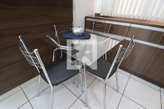 Sala de apartamento para alugar com 2 quartos, 45m² em Umuarama, Uberlândia