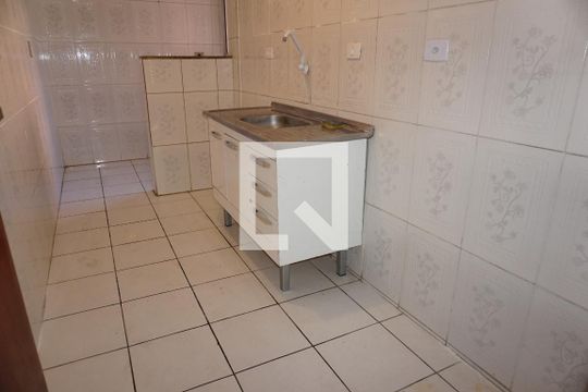 Cozinha de apartamento para alugar com 2 quartos, 45m² em Parque Pirajussara, Embu das Artes