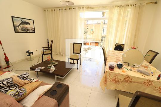 Sala de casa para alugar com 3 quartos, 80m² em Mussurunga, Salvador