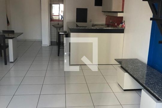 Sala de kitnet/studio à venda com 1 quarto, 61m² em Centro, Curitiba