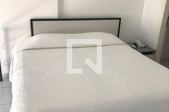 Quarto de kitnet/studio à venda com 1 quarto, 61m² em Centro, Curitiba