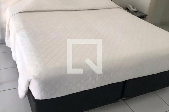 Quarto de kitnet/studio à venda com 1 quarto, 61m² em Centro, Curitiba