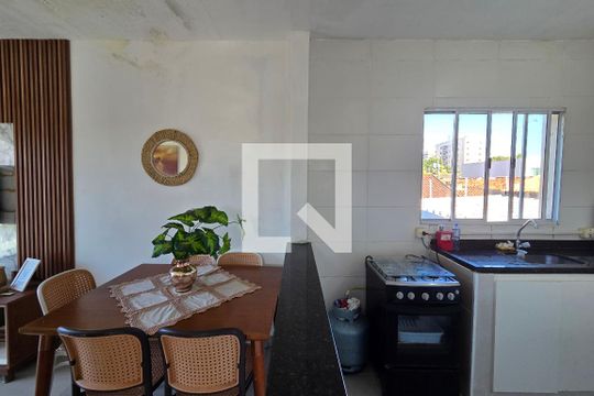 Casa de Condomínio para alugar com 2 quartos, 70m² em Maracanã, Praia Grande