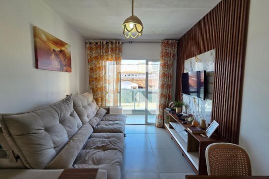 Sala de casa de condomínio para alugar com 2 quartos, 70m² em Maracanã, Praia Grande