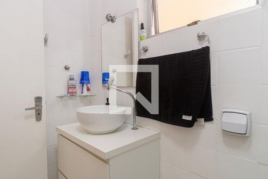 Banheiro de kitnet/studio para alugar com 1 quarto, 33m² em Bela Vista, São Paulo