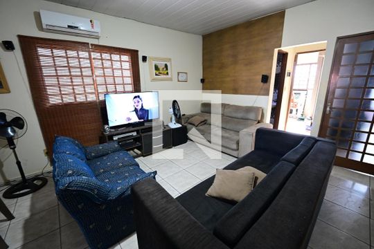 Casa à venda com 4 quartos, 90m² em Residencial Itaipú, Goiânia