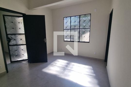Sala de casa à venda com 3 quartos, 270m² em Campo Grande, Rio de Janeiro