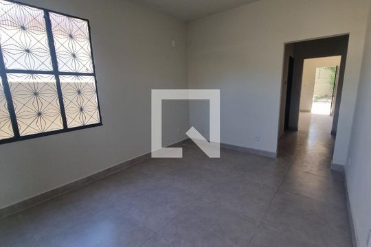 Sala de casa à venda com 3 quartos, 270m² em Campo Grande, Rio de Janeiro