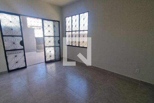 Sala de casa à venda com 3 quartos, 270m² em Campo Grande, Rio de Janeiro
