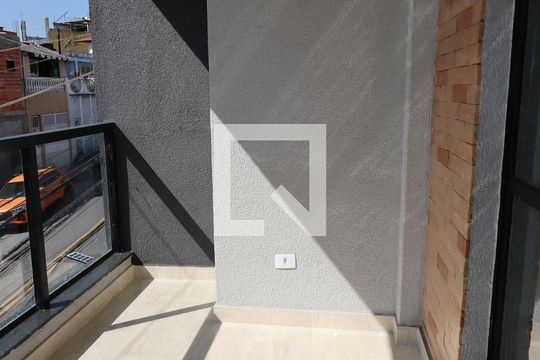 Varanda da Sala/Cozinha de apartamento para alugar com 2 quartos, 52m² em Jardim Caguassu, São Paulo